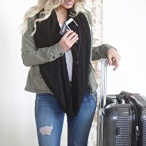 NEW!! 🎉 SHOLDIT scarf in black